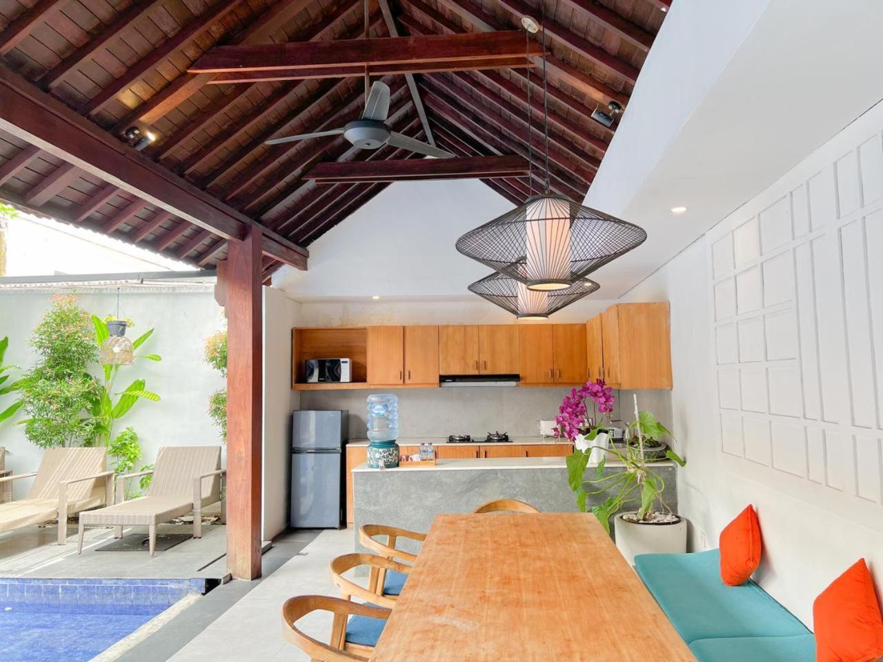 Apple & 4* Seminyak (Bali)