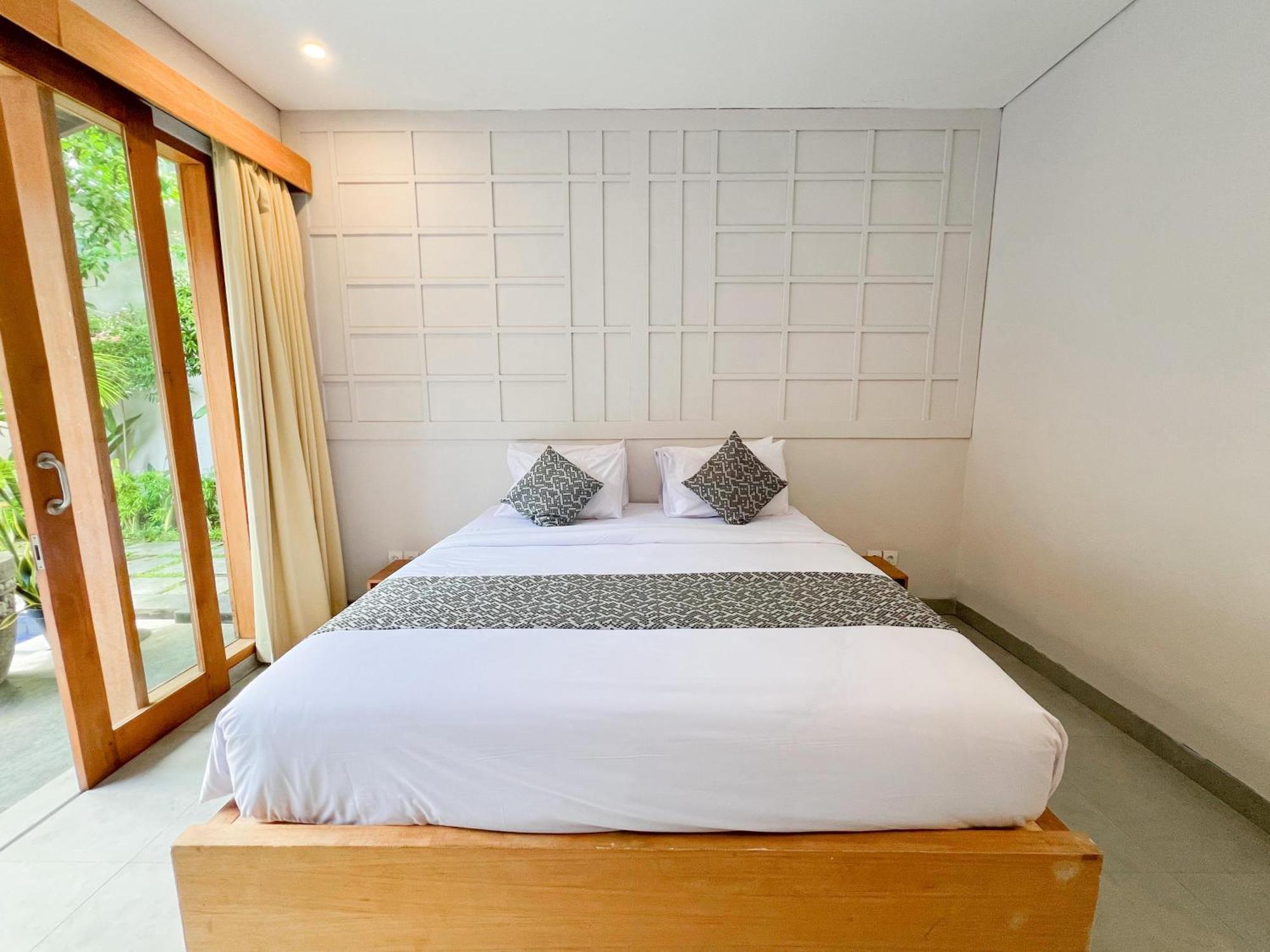 Apple & Seminyak (Bali)
