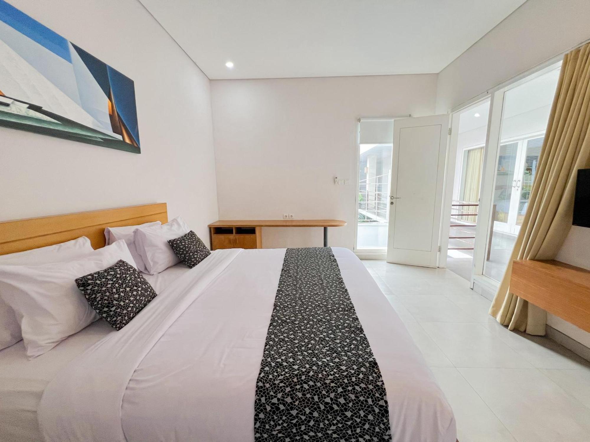 Apple & Holiday park 4*