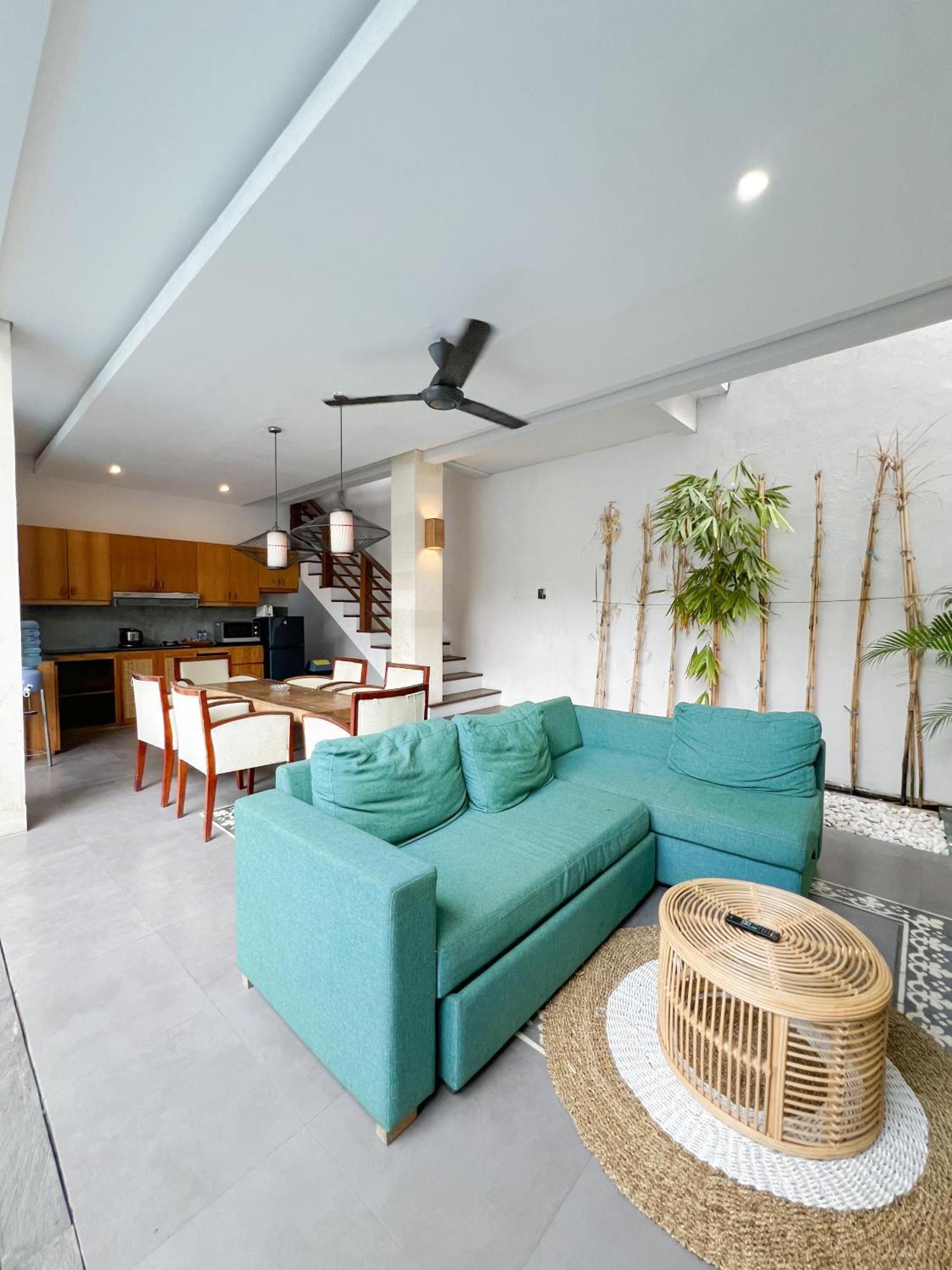 Apple & Holiday park Seminyak (Bali)