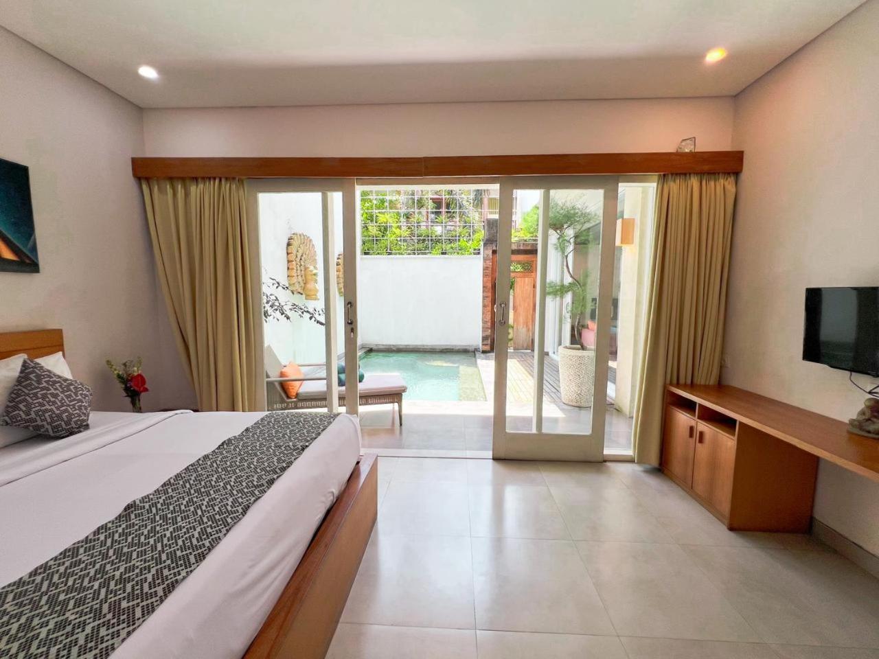 Apple & Holiday park Seminyak (Bali)
